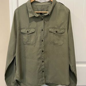 Universal Thread Women’s Button Down Long Sleeve Shirt Olive Green